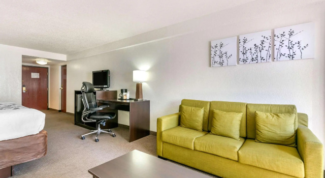 Двухместный люкс Sleep Inn & Suites near Sports World Blvd