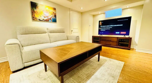 Cozy 2BR Retreat - Comfort & Convenience, Varaa Huoneisto Brampton 