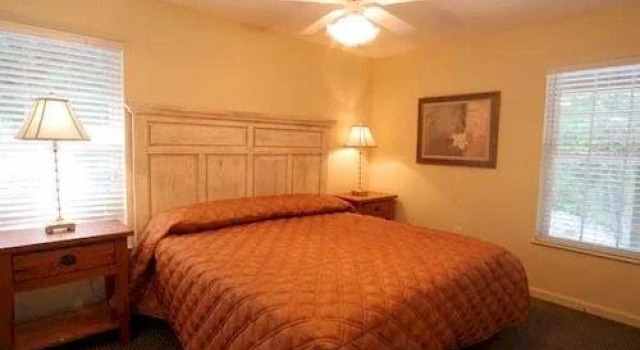 Lakeside Resort-the Holly Suites, Prenota Hotel Smithville Tennessee