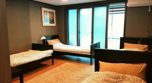 Кровать в общем номере (женский номер) с балконом Forêt Guest House Gangnam