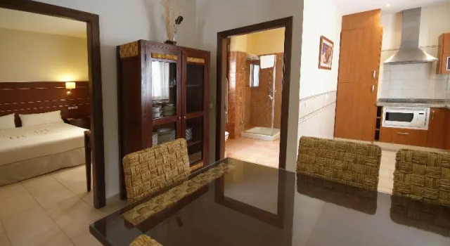 Кровать в общем номере с балконом Apartamentos Ardales