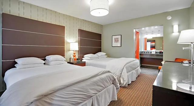 Четырёхместный люкс Scottsdale Parkview Hotel