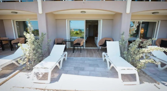 Deluxe Junior-Suite Orient Beach Hotel