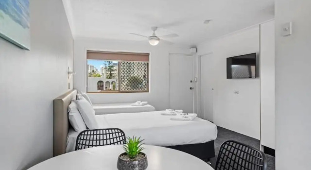 Трёхместный номер Standard Gold Coast Inn