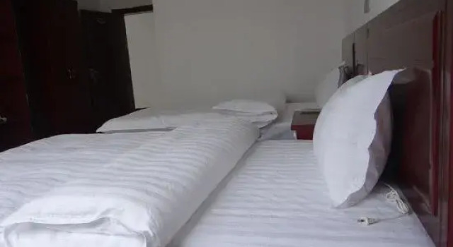 Hongtu Gaoyuan Hotel, Rezerwuj Hotel Hotele w Kunming z parkingiem, Parking