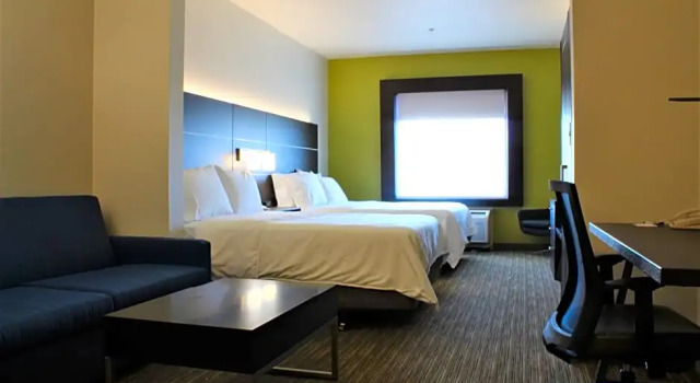 Четырёхместный люкс Holiday Inn Express Hotel & Suites Napa Valley-American Canyon by IHG