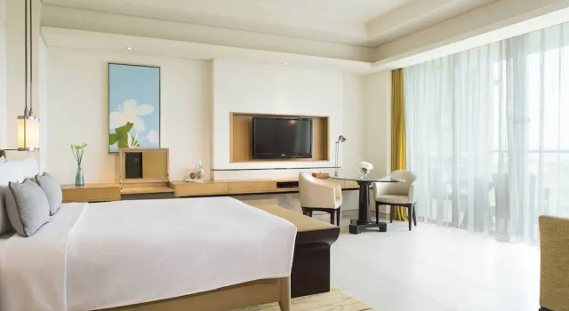 Двухместная студия с балконом и с видом на океан Renaissance Sanya Haitang Bay Resort