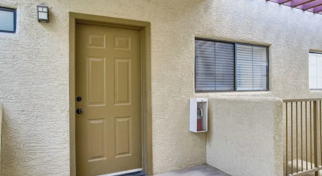 Unwind Poolside! Condo 1 Mi to South Mountain Park, Забронировать Апартаменты/квартира  