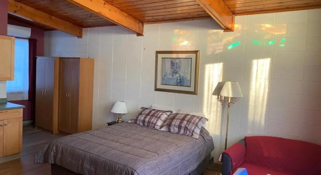Huron Sands Motel and Restaurant, Забронировать Мотель Сентрал Манитулин 