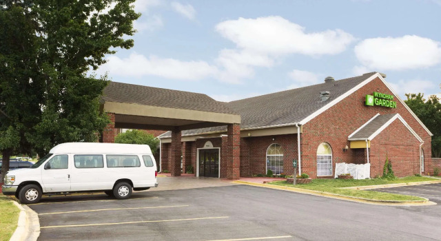 Четырёхместный номер Standard Wyndham Garden Grand Rapids Airport