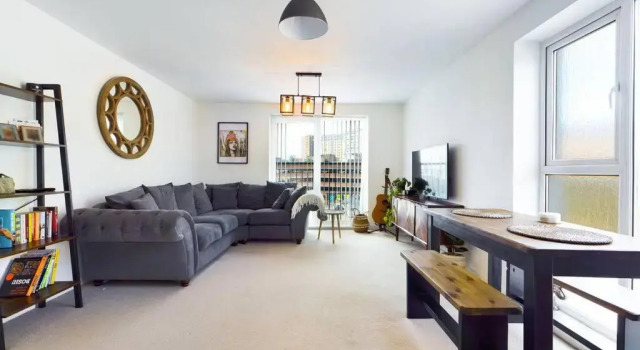 Chic City Centre Apartment With Allocated Parking