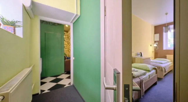 Liberty Island Hotel, Забронировать Отель Отели Санкт-Петербурга с парковкой, рядом с Станция метро «Сенная Площадь», Парковка