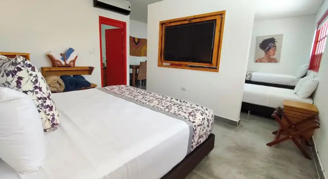 Кровать в общем номере Casa De Piedra