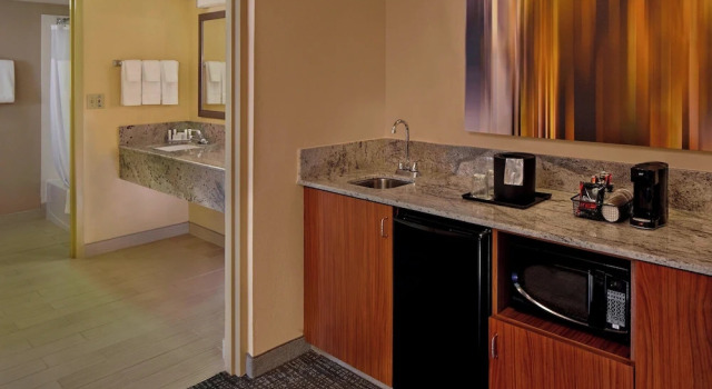 Люкс Courtyard by Marriott Orlando East/UCF Area