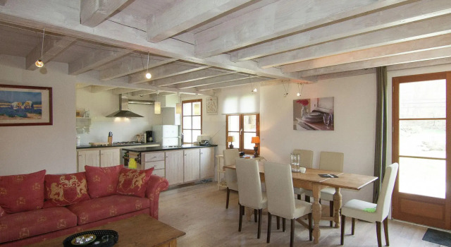 Beautiful domain with two heated swimming pools near a beautiful golf course, Book Hotel Roussines Charente