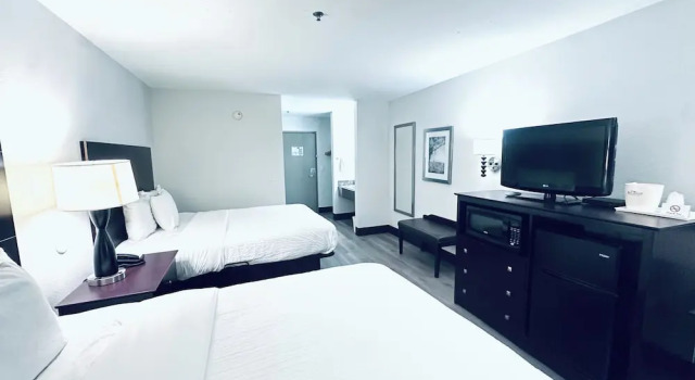 Четырёхместный люкс Baymont Inn & suites by Wyndham Ardmore I-35
