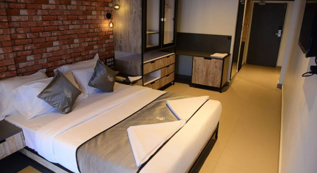 Двухместный номер Deluxe Super Townhouse Oak Mangalore Formerly Kudro Destinn