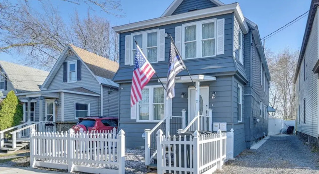 Walk to Local Eats! Updated Schenectady Apartment, Rezerwuj Apartament Hotele w Schenectady z parkingiem, Parking
