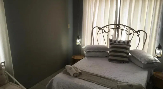 Spinoza Self Catering Accommodation, Book Hotel Hoteller i Windhoek med parkering, nær Baines Shopping Centre Windhoek, Parkering
