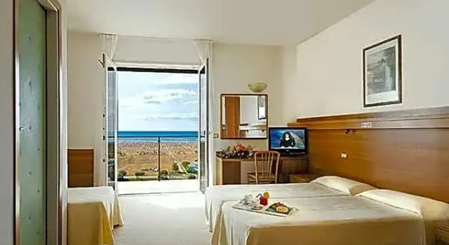 Четырёхместный номер Standard с видом на море Hotel Italy