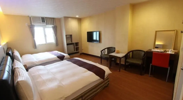Четырёхместный номер Business Hua Don Hotel
