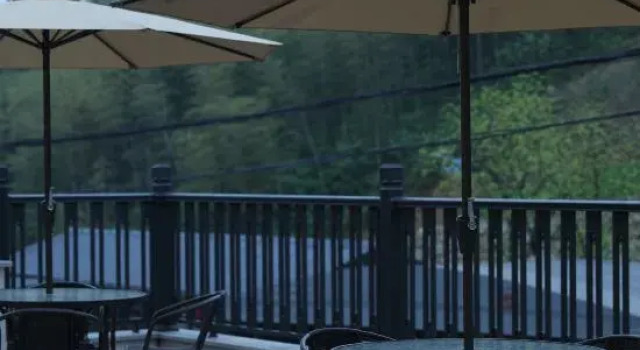Chuan Summer Riverside Hiking & Rafting · Creamy Designer Poolside Lodge, Prenota Hotel Hotel a Huzhou con piscina, Piscina