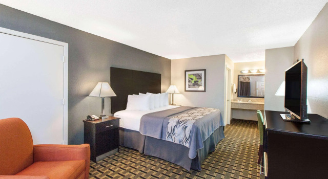 Days Inn by Wyndham Ennis, Забронировать Отель Эннис Dallas - Fort Worth Metropolitan Area
