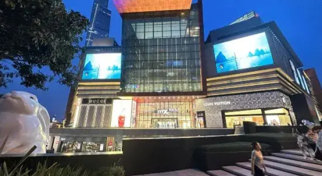 Nanning Lange Holiday Hotel (Convention Center Wanxiang Mall), Rezerwuj Hotel Hotele w Nanning z parkingiem, Parking