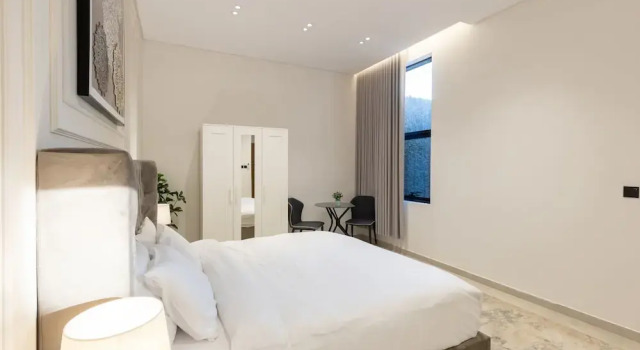 Spacious Designer Three Bedroom Home in Almadinah