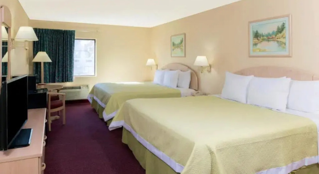 Четырёхместный номер Standard Days Inn by Wyndham Mount Vernon