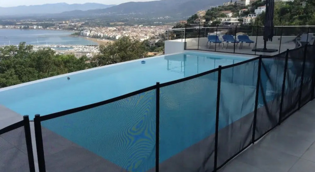 Апартаменты Villa in Roses with Private Pool & Sea Views