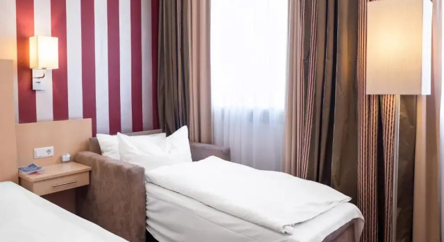 Hotel Deutsches Haus, Забронировать Отель Бонн - центр города Бонн, рядом с Дом Бетховена