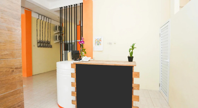 OYO 1367 Banuwa Residence Syariah, Book Hotel Hoteller i Gayungan med parkering, Parkering