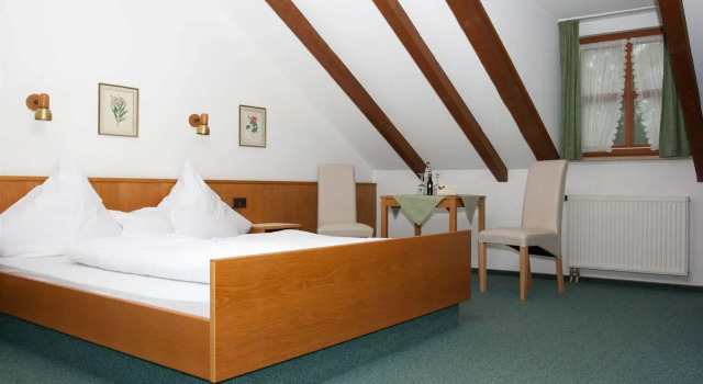 Landhotel zum Raben, Reserva ahora Hotel Hoteles en Altmühltal con aparcamiento, Aparcamiento