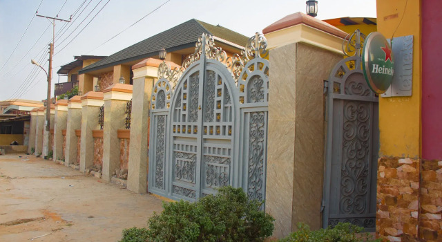 Owee's Place, Book Hotel Ikeja 