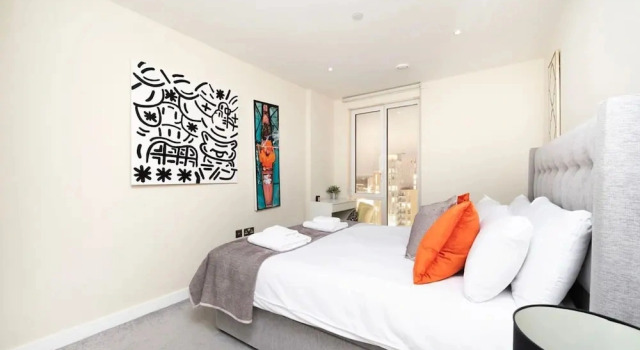 Modern Bromley Penthouse With Balcony Views