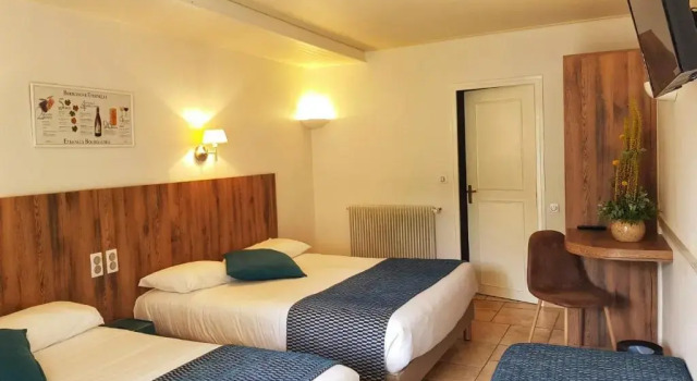 Семейный номер Standard Logis Hôtel De Bretonnière - Beaune centre