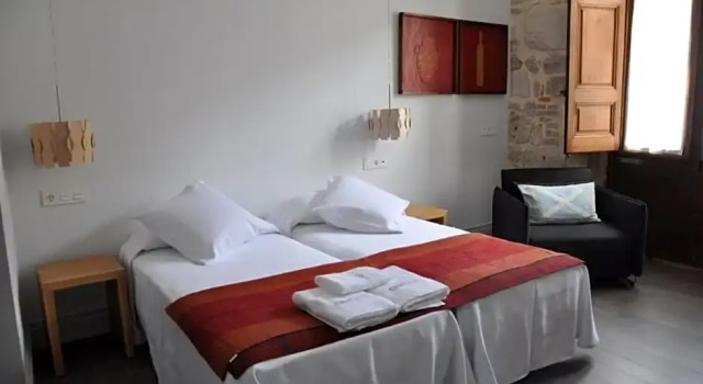 Emebed Posada, Забронировать Отель Кастрохерис 