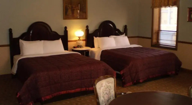 Четырёхместный номер Deluxe Hotel Millersburg