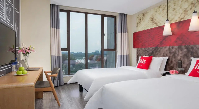 Ibis E'meishan Railway Station Hotel, Prenota Hotel Hotel a Sichuan con parcheggio, Parcheggio