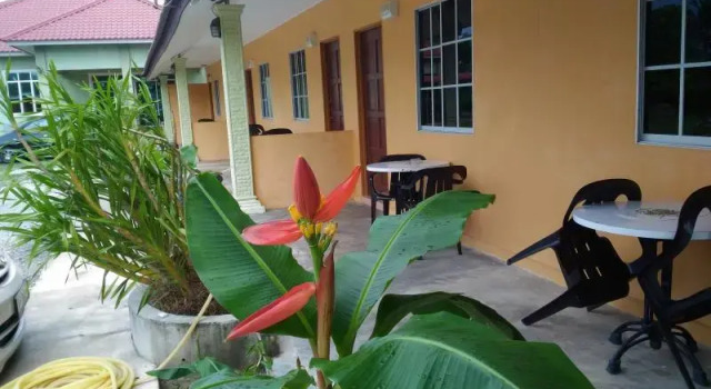 Кровать в общем номере Collection O Langkawi Near Pantai Cenang formerly Tokman Inn