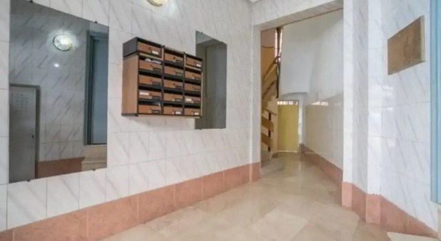 Spacious Double Room in an Apartment With a Private Balcony, in Madrid, Забронировать Апартаменты/квартира Карабанчель Мадрид, рядом с Урхель