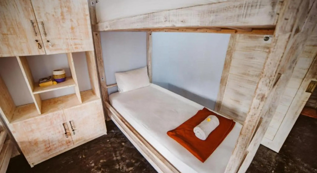 Кровать в общем номере Lemon Hostel