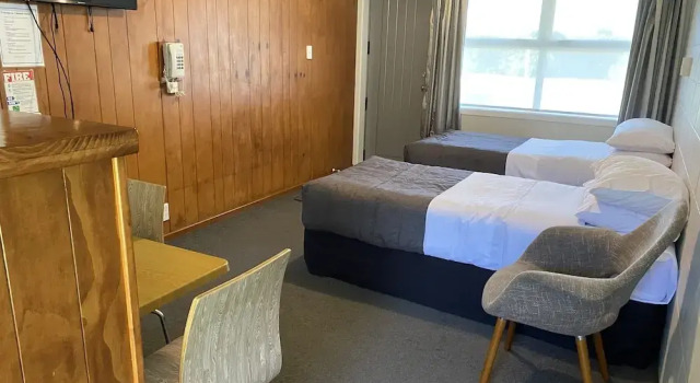 Семейный номер Standard c 1 комнатой с балконом Colonial Motel