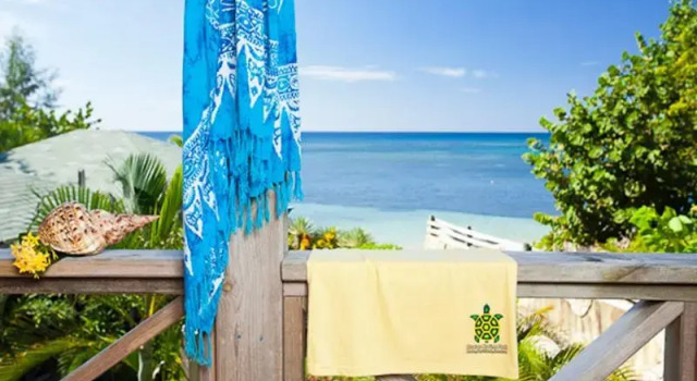 Бунгало с балконом и рядом с пляжем Las Rocas Resort and Dive Center