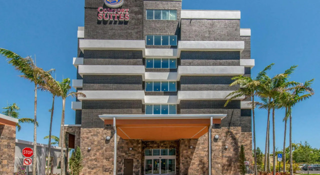 Полулюкс Comfort Suites Fort Lauderdale Airport & Cruise Port