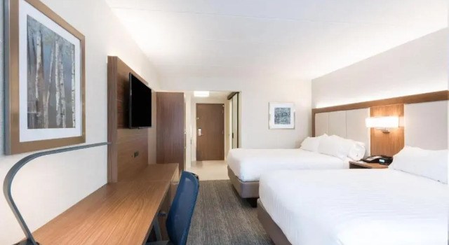 Четырёхместный номер Standard Holiday Inn Express Boston-Waltham by IHG