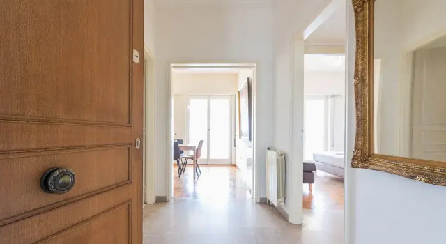 Victoria Capitan Apartment, Забронировать Апартаменты/квартира Отели Афины с парковкой, рядом с Театр Каролос Коун "Театрон технис", Парковка