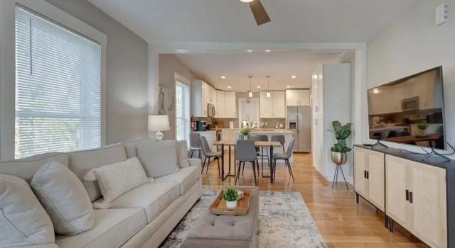 Fall Festivities - 4BR Home by IU Stadium Bloomington Bliss, Забронировать Отель Блумингтон Индиана, рядом с Cook Family Health Center