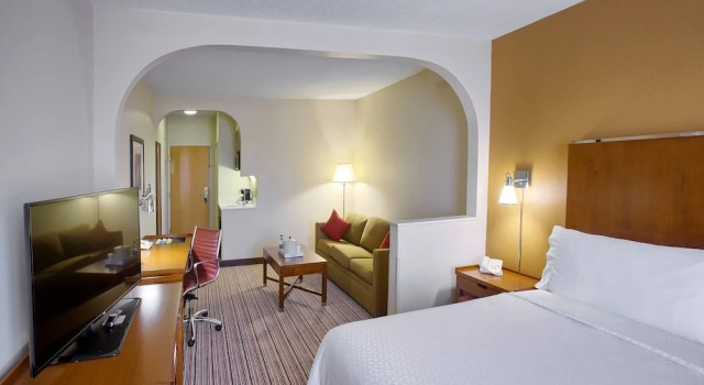 Полулюкс c 1 комнатой Four Points by Sheraton Charlotte/Pineville